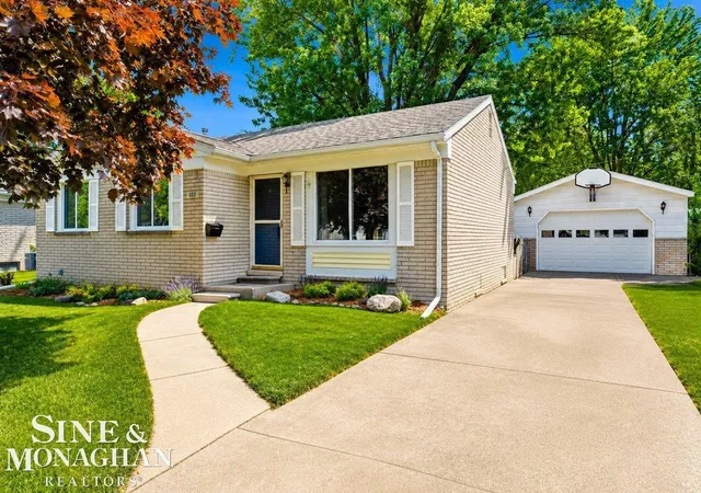 Homes for sale in Marysville, MI | 855 Georgia St, Marysville, MI 48040 | MLS# 50214205