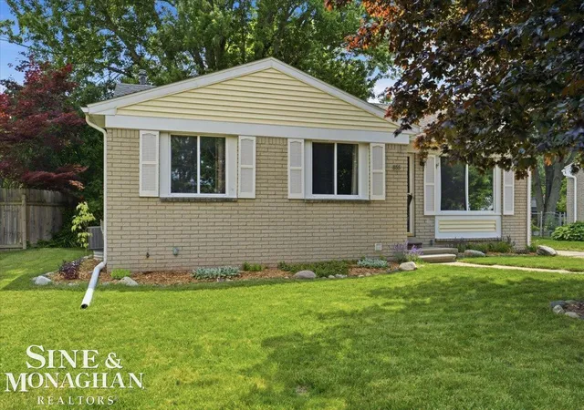 Homes for sale in Marysville, MI | 855 Georgia St, Marysville, MI 48040 | MLS# 50214205