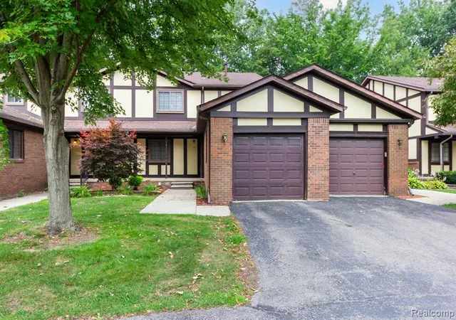 Photo 1 of Sale Pending at 7 Parkplace #7, Allen Park, MI 48101 1494 | MLS# 61013689 | Listing updated on 2026-09-18