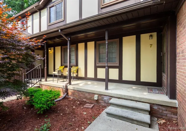 Photo 3 of Sale Pending at 7 Parkplace #7, Allen Park, MI 48101 1494 | MLS# 61013689 | Listing updated on 2026-09-18