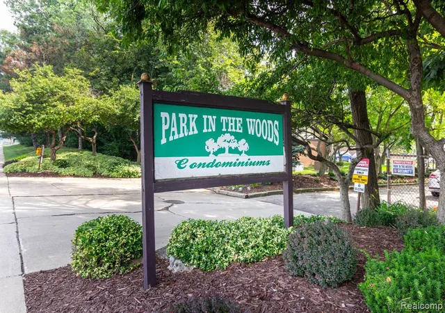 Photo 4 of Sale Pending at 7 Parkplace #7, Allen Park, MI 48101 1494 | MLS# 61013689 | Listing updated on 2026-09-18