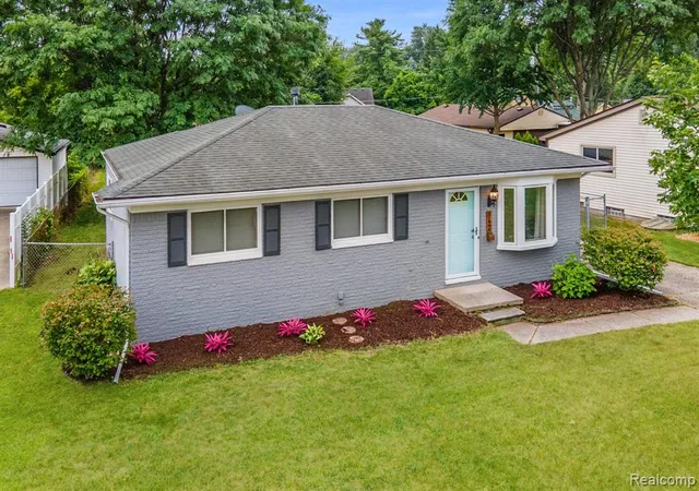 Photo 1 of Sale Pending at 21966 Flanders St, Farmington Hills, MI 48335 | MLS# 61016212 | Listing updated on 2026-08-16