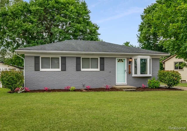 Photo 2 of Sale Pending at 21966 Flanders St, Farmington Hills, MI 48335 | MLS# 61016212 | Listing updated on 2026-08-16