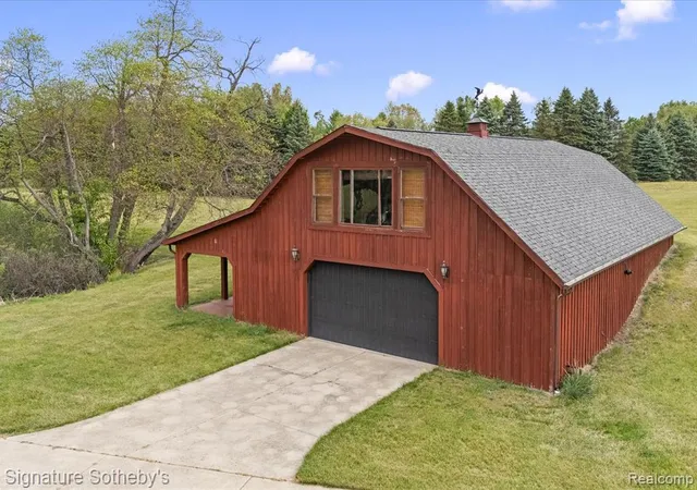3rd image of 6831 Price Lake Rd, Jackson, MI 49201 | MLS# 60994720