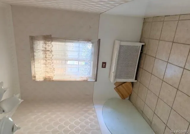 4th image of 18303 Santa Barbara Dr, Detroit, MI 48221 4100 | MLS# 60983736