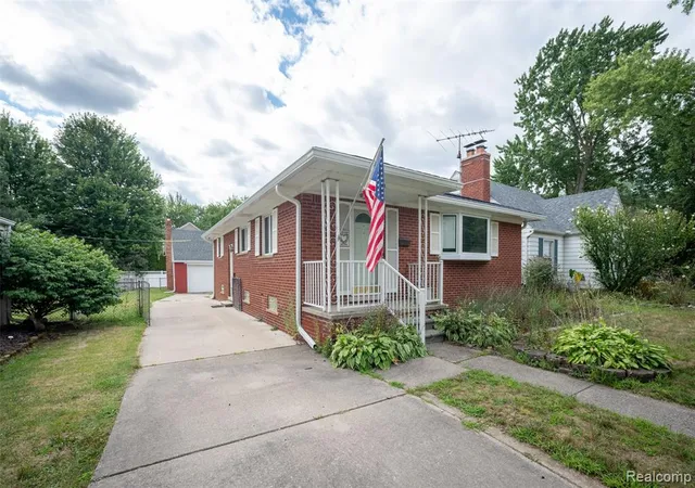 Photo 2 of Single family home for sale at 751 Auburn St, Plymouth, MI 48170 1072 | MLS# 61025421 | Listing updated on 2026-08-29