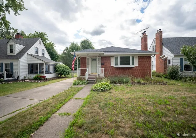 Photo 3 of Single family home for sale at 751 Auburn St, Plymouth, MI 48170 1072 | MLS# 61025421 | Listing updated on 2026-08-29