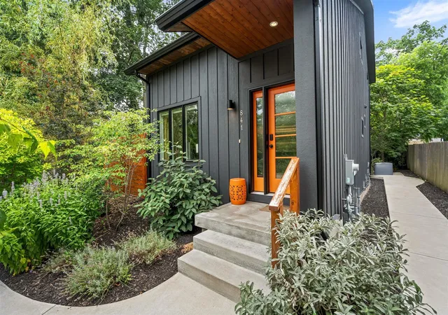 Photo 3 of Single family home for sale at 841 Holland St, Saugatuck, MI 49453 | MLS# 70547782 | Listing updated on 2026-09-16