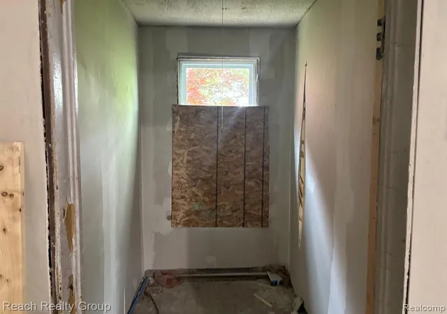 Photo 11 of Sale Pending at 11581 Rossiter St, Detroit, MI 48224 1613 | MLS# 61024769 | Listing updated on 2026-08-28