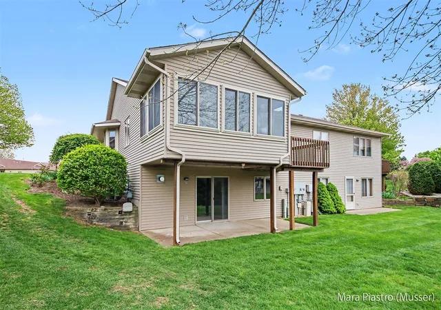 Listing Photo 2 - Condo for sale in building located at 1000 Amber Ridge Dr, Byron Center, MI 49315 - Unit #