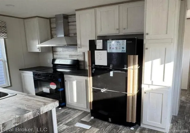 Photo 3 of Sale Pending at 2995 Detroit Rd, Niles, MI 49120 9487 | MLS# 61013323 | Listing updated on 2026-08-27