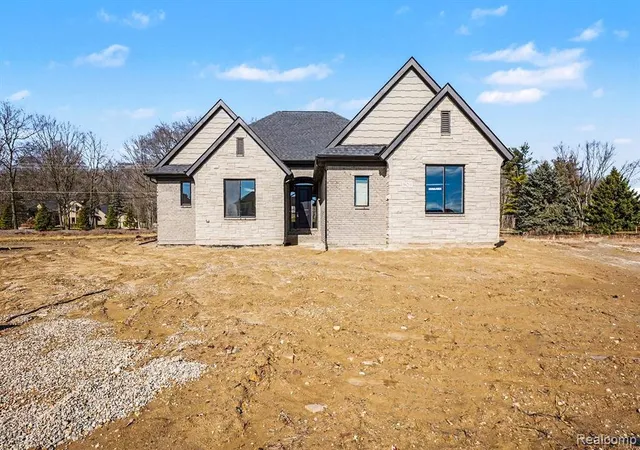 Homes for sale in Shelby Twp, MI | 56211 Stone Falcon Dr, Shelby Twp, MI 48315 | MLS# 60928881