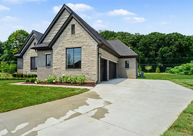 Photo 3 of Single family home for sale at 56211 Stone Falcon Dr, Utica, MI 48315 | MLS# 60928881 | Listing updated on 2026-09-18