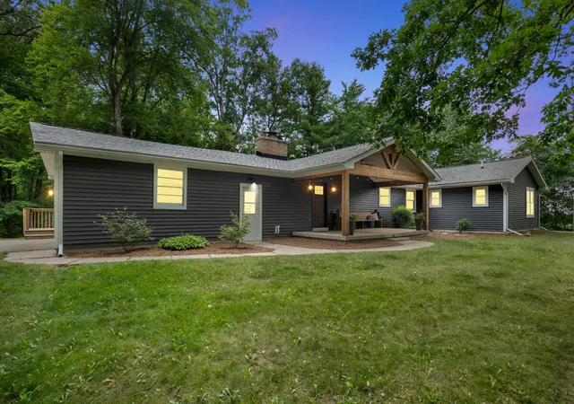 1st image of 1059 Cumberland Ave, Lowell, MI 49331 | MLS# 70524413