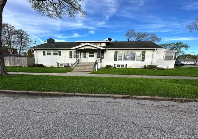 1st image of 2341 N Clinton St, Saginaw, MI 48602 | MLS# 60923154