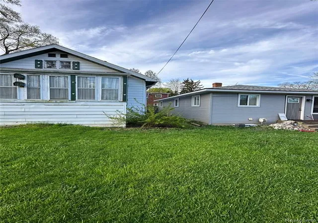 2nd image of 2341 N Clinton St, Saginaw, MI 48602 | MLS# 60923154