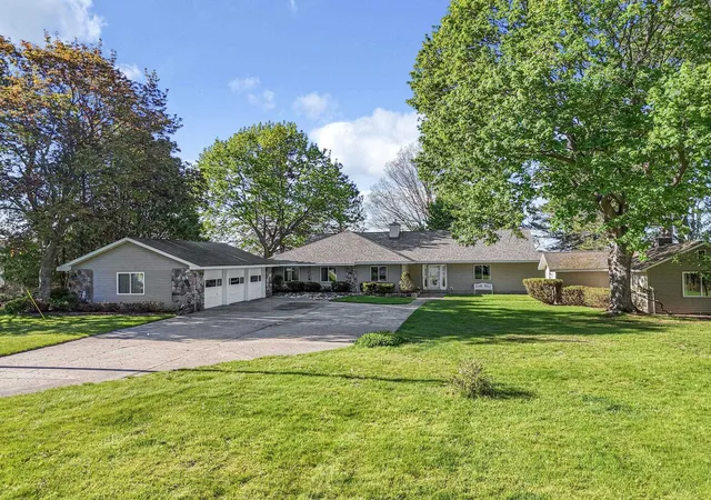 1st image of 1016 Sunnyside Dr, Cadillac, MI 49601 | MLS# 80068691