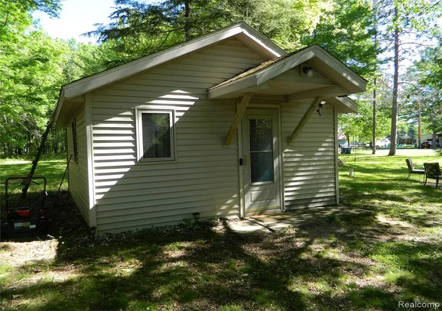 Homes for sale in Houghton Lake, MI | 2007 N Markey Rd, Houghton Lake, MI 48629 | MLS# 61002196