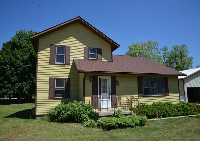 3rd image of 114 W Second St, Elk Rapids, MI 49629 | MLS# 80072666