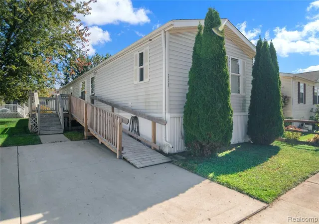 2nd image of 23467 Manor Road North, New Boston, MI 48164 | MLS# 61000941