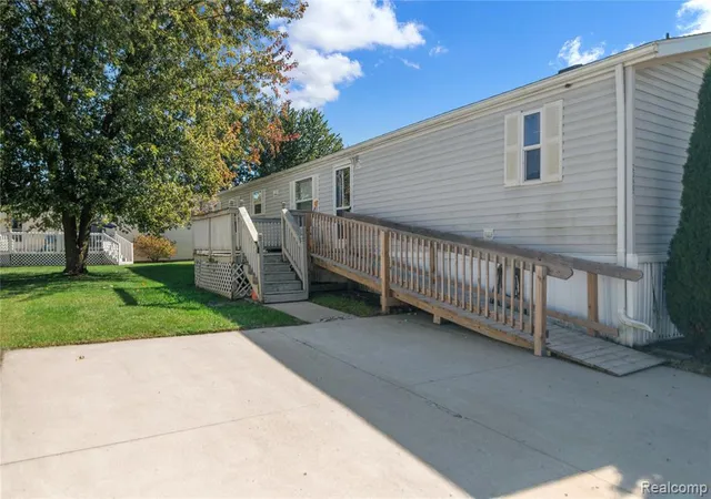 3rd image of 23467 Manor Road North, New Boston, MI 48164 | MLS# 61000941