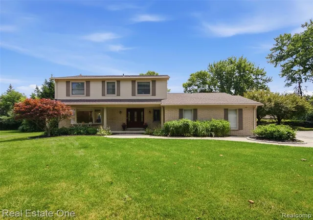 2nd image of 4166 Cherrywood Dr, Troy, MI 48098 | MLS# 61014367