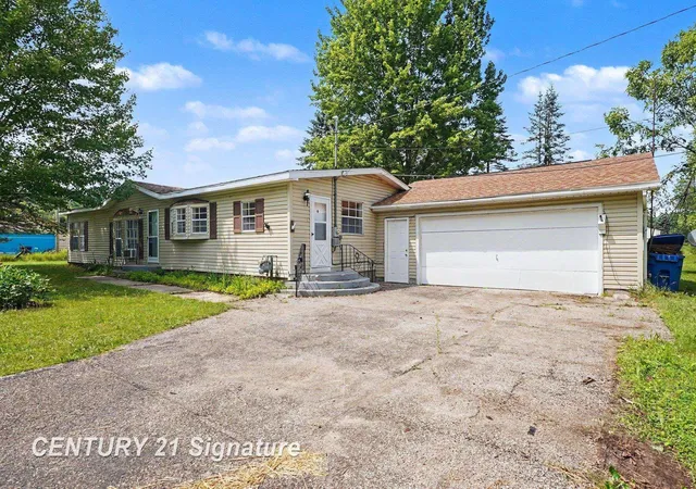 Photo 2 of Single family home for sale at 6880 W Emery Rd, Houghton Lake, MI 48629 | MLS# 50215984 | Listing updated on 2026-08-26