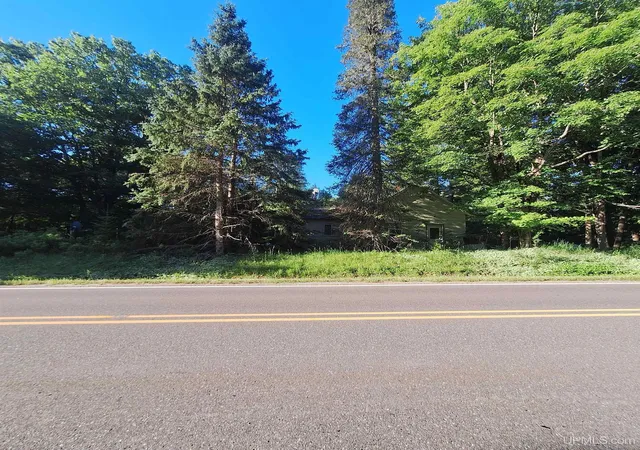 Photo 5 of Sale Pending at 1557 County Rd 424, Crystal Falls, MI 49920 | MLS# 50215904 | Listing updated on 2026-08-07