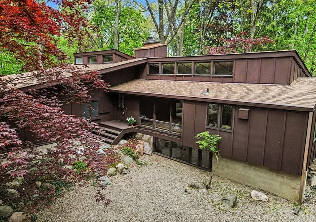 Photo 1 of Single family home for sale at 1000 Carolee Ln, Kalamazoo, MI 49008 | MLS# 70530740 | Listing updated on 2026-08-27
