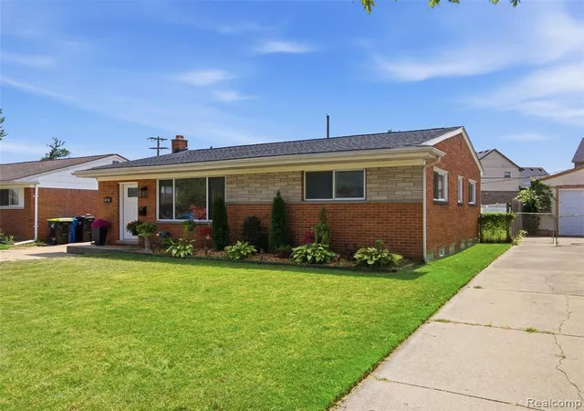 Photo 2 of Single family home for sale at 1640 Nottingham Dr, Madison Heights, MI 48071 3062 | MLS# 61024698 | Listing updated on 2026-09-02