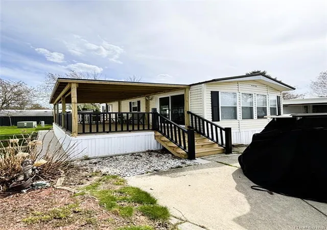 Homes for sale in Lexington, MI | 7166 Ben Franklin Dr, Lexington, MI 48450 | MLS# 60989774