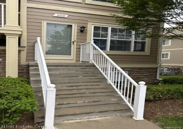 Homes for sale in Lake Orion, MI | 200 Park Green Dr #76, Lake Orion, MI 48362 | MLS# 61003716