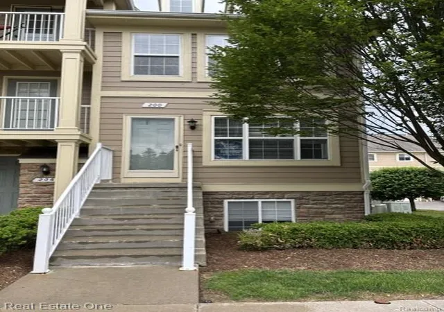 Homes for sale in Lake Orion, MI | 200 Park Green Dr #76, Lake Orion, MI 48362 | MLS# 61003716