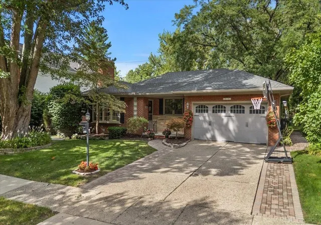 Photo 2 of Sale Pending at 20141 W Ballantyne Ct, Grosse Pointe Woods, MI 48236 | MLS# 50219720 | Listing updated on 2026-09-03