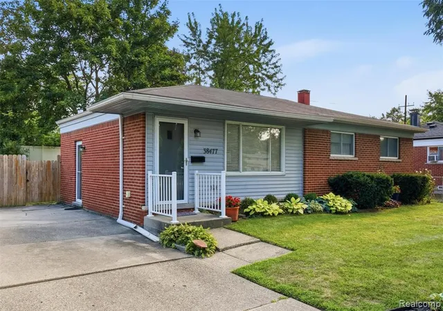Photo 4 of Single family home for sale at 38477 Ann Arbor Trl, Livonia, MI 48150 | MLS# 61023162 | Listing updated on 2026-09-01