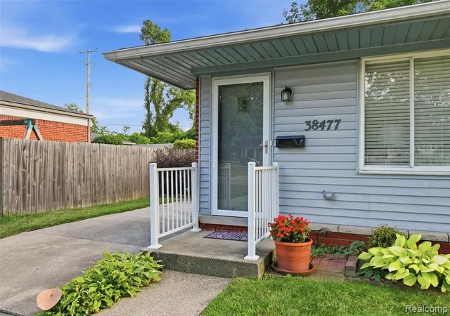 Photo 5 of Single family home for sale at 38477 Ann Arbor Trl, Livonia, MI 48150 | MLS# 61023162 | Listing updated on 2026-09-01