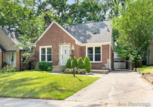 Photo 3 of Sale Pending at 1435 Philadelphia Ave, Grand Rapids, MI 49507 | MLS# 70550699 | Listing updated on 2026-09-11