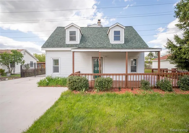 Homes for sale in Walled Lake, MI | 420 Wellsboro St, Walled Lake, MI 48390 | MLS# 60993898
