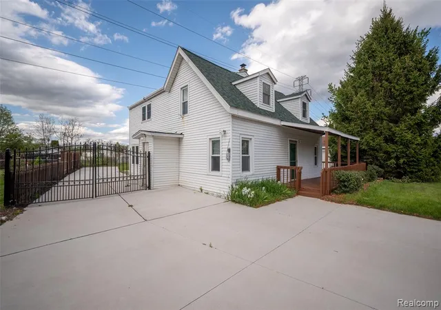 Homes for sale in Walled Lake, MI | 420 Wellsboro St, Walled Lake, MI 48390 | MLS# 60993898