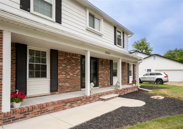 Photo 5 of Sale Pending at 25569 Kilreigh Dr, Farmington Hills, MI 48336 | MLS# 70553234 | Listing updated on 2026-08-23