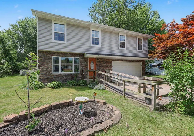 Photo 3 of Sale Pending at 1815 Kelly Dr, Saginaw, MI 48604 | MLS# 50214630 | Listing updated on 2026-08-29