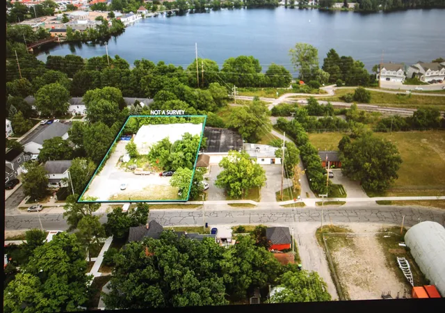 2nd image of 723 Lake Ave, Traverse City, MI 49684 | MLS# 80072401