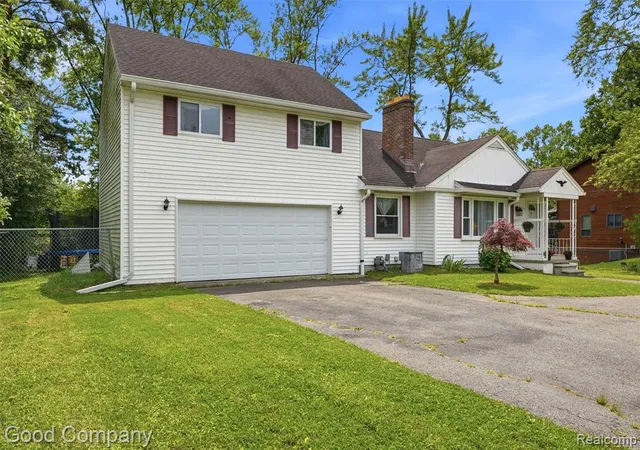 Homes for sale in Farmington Hills, MI | 29693 Medbury St, Farmington Hills, MI 48336 | MLS# 61007283