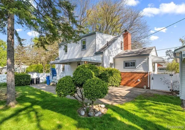 Photo 3 of Single family home for sale at 6644 N Vernon St, Dearborn Heights, MI 48127 2268 | MLS# 61023322 | Listing updated on 2026-08-24