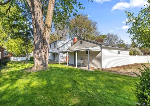 Photo 3 of Single family home for sale at 6644 N Vernon St, Dearborn Heights, MI 48127 2268 | MLS# 61023322 | Listing updated on 2026-08-24