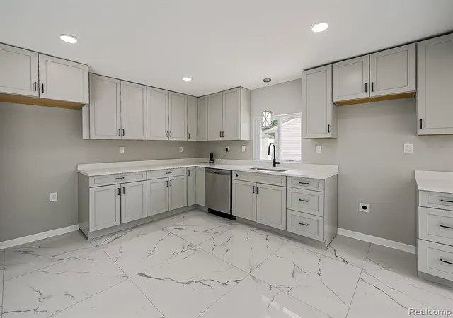 Photo 2 of Sale Pending at 3402 Elmhurst Ave, Royal Oak, MI 48073 2311 | MLS# 61025004 | Listing updated on 2026-09-15