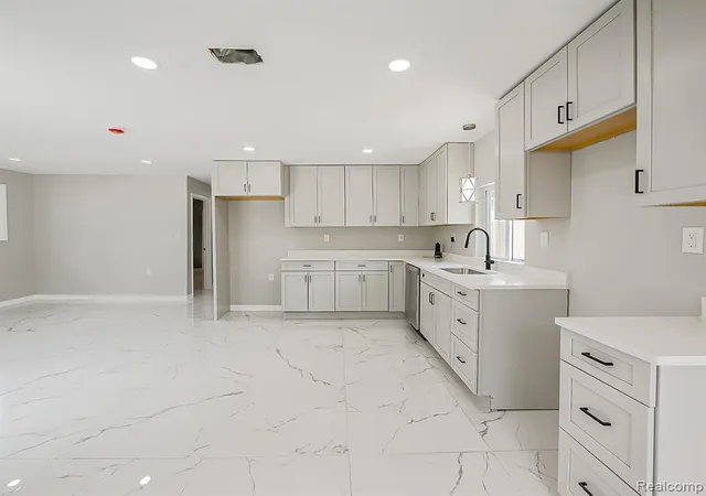 Photo 3 of Single family home for sale at 3402 Elmhurst Ave, Royal Oak, MI 48073 2311 | MLS# 61025004 | Listing updated on 2026-09-16