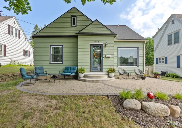 Homes for sale in Grand Rapids, MI | 1333 Arianna St, Grand Rapids, MI 49504 | MLS# 70544435