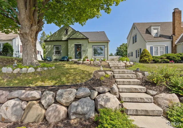 Homes for sale in Grand Rapids, MI | 1333 Arianna St, Grand Rapids, MI 49504 | MLS# 70544435
