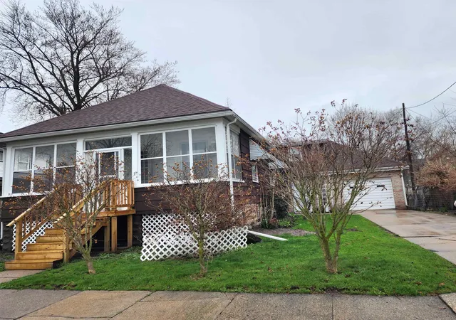Photo 1 of Sale Pending at 212 N Mclellan St, Bay City, MI 48708 | MLS# 50204411 | Listing updated on 2026-05-10